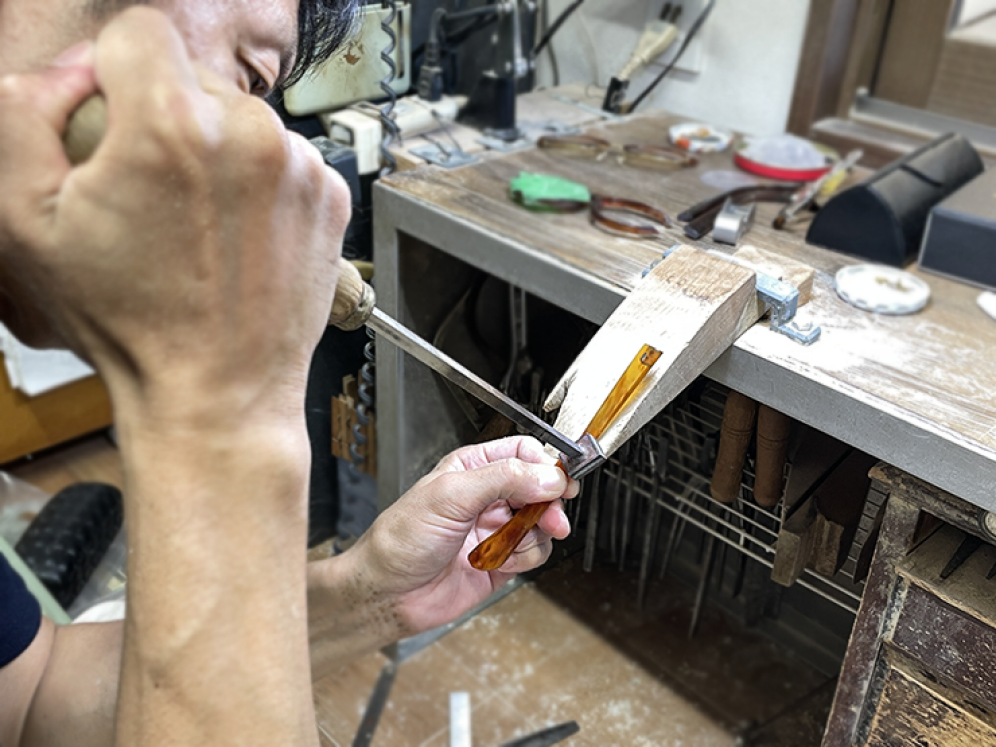 【赤塚ベッ甲製作所】昔ながらの技術を時代の変化に合わせて継承していく