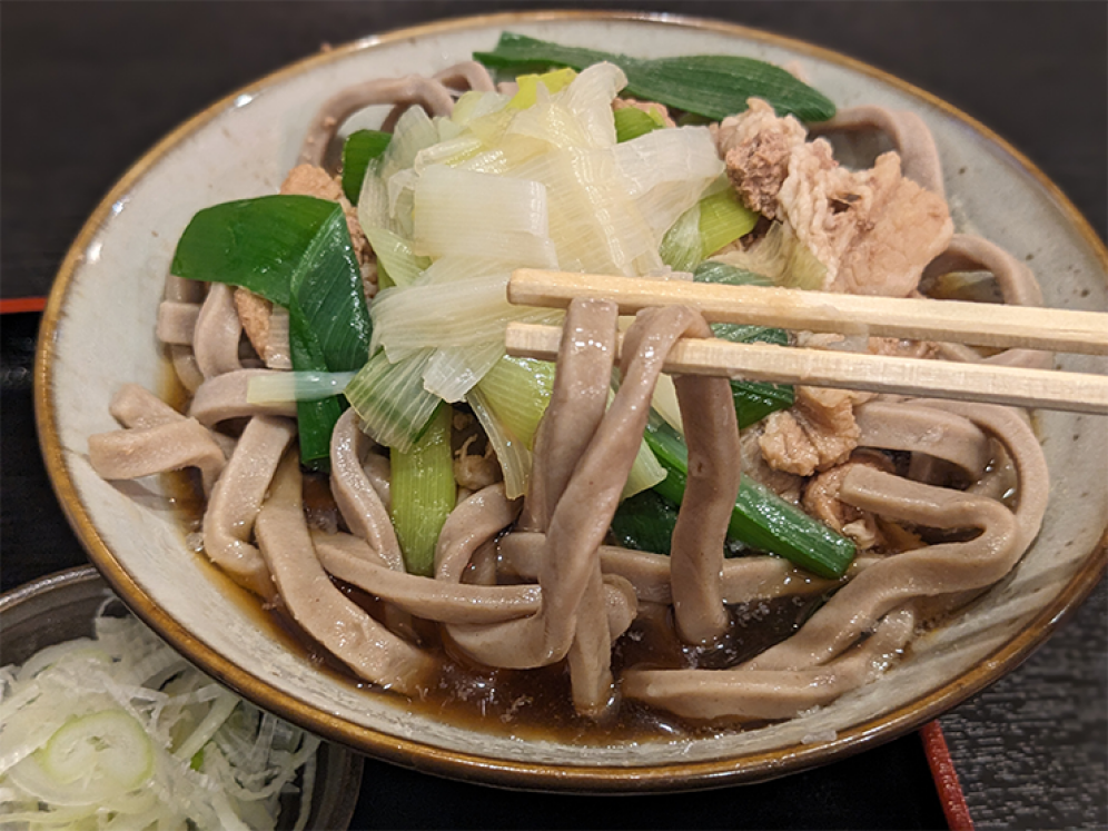 【湯島 角萬】あの名店が監修した極太そばが湯島に登場！