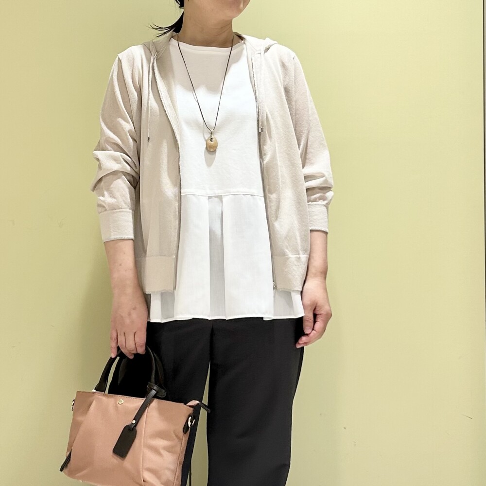 【6F J.PRESS LADIES】夏に活躍　シアー素材のフーテッドパーカー