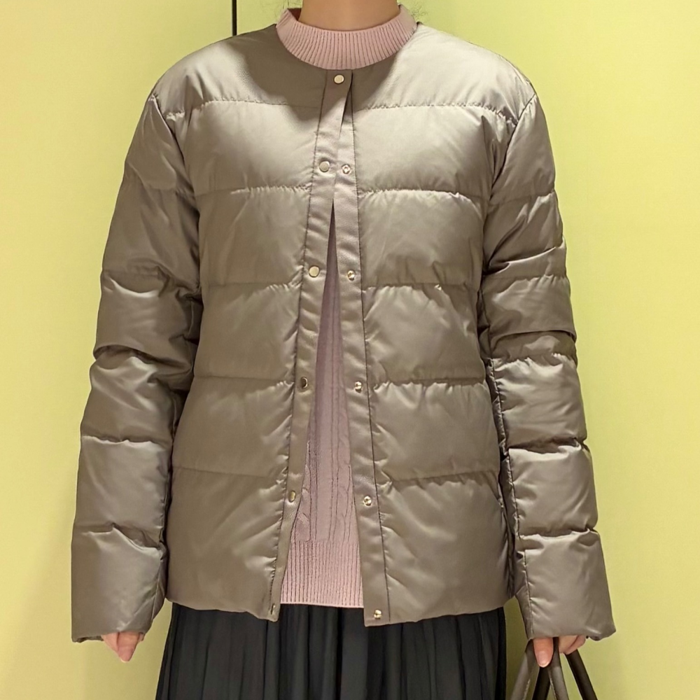 【6F J.PRESS LADIES】暖かくて軽いノーカラーダウンジャケット