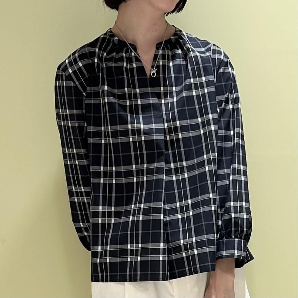 【6階Ｊ.PRESS LADIES】ペプラムシルエットが魅力のチェックブラウス