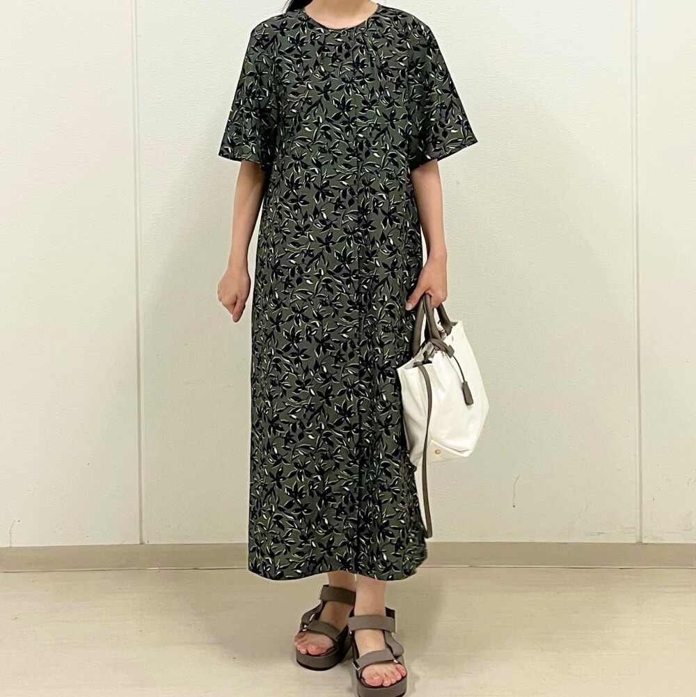 【6F J.PRESS LADIES】夏らしいボタニカル柄ワンピース