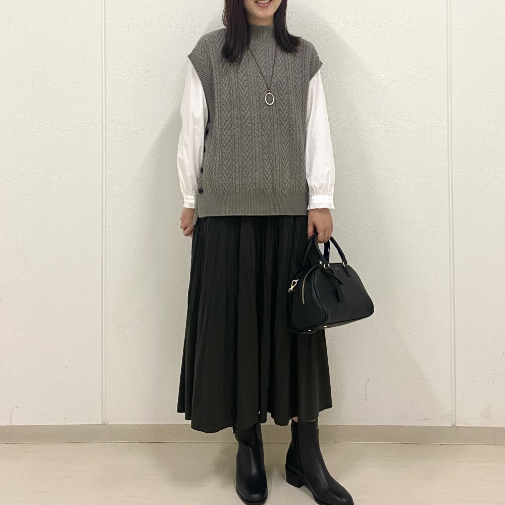 【6F J.PRESS LADIES】編み柄ベストが主役の秋コーデ♪
