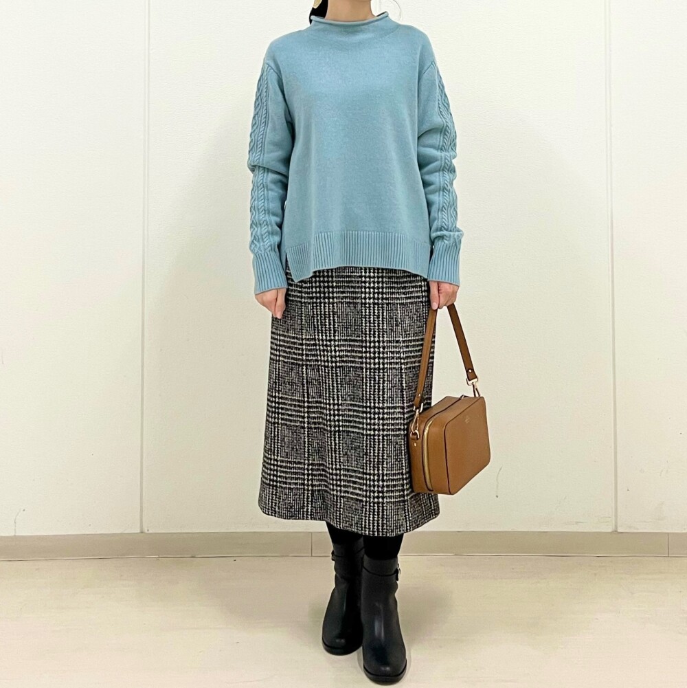 【6F J.PRESS LADIES】ケーブル柄がポイントのカラーニット