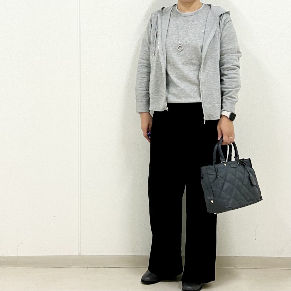 【6F J.PRESS LADIES】ラメ入りニットで大人のパーカースタイル