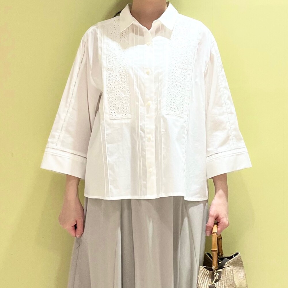 【6F J.PRESS LADIES】トレンド丈の刺繍ブラウス