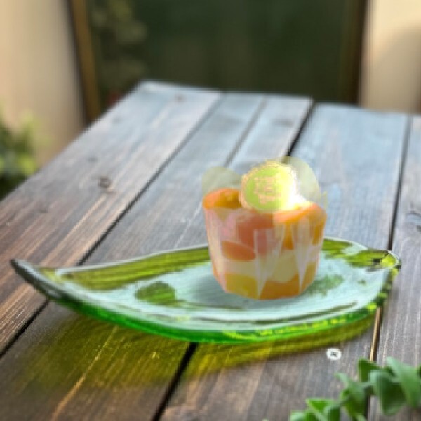 オレンジとマンゴーの爽やかなお味のレアケーキ