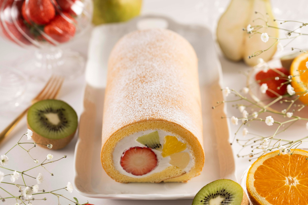 6月末までの期間限定！　フルーツたっぷりな「堂島ロール」🍓🍊🥝🍐