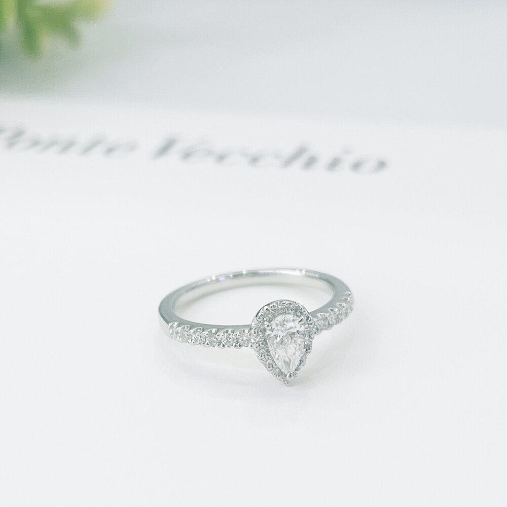 【ポンテヴェキオ】エレガントな指先を演出するエンゲージリング💍