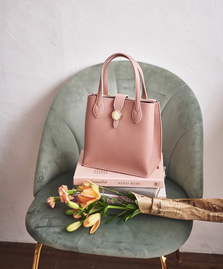 大人気バッグ👜✨【サークルモチーフスクエアトートバッグ