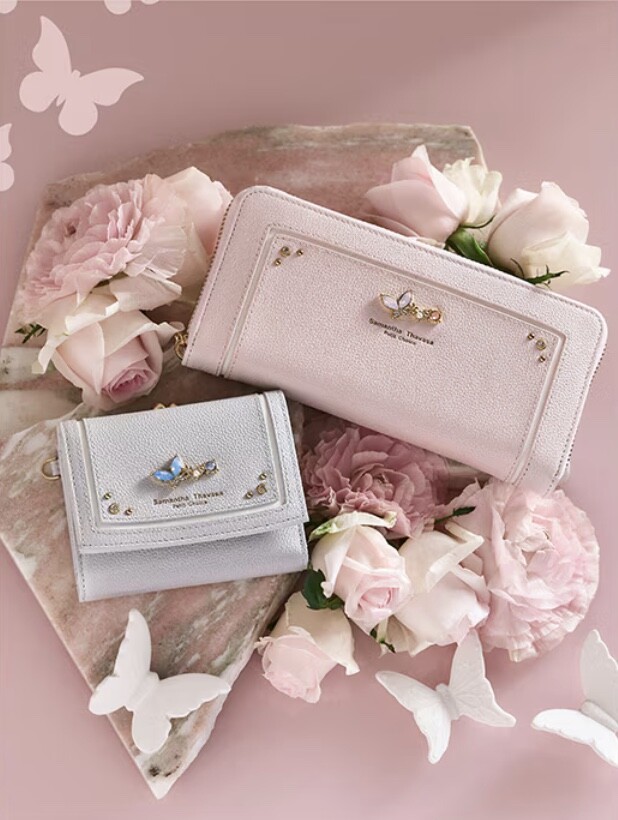 🦋大人気折財布🦋【バタフライビジュー 折財布】