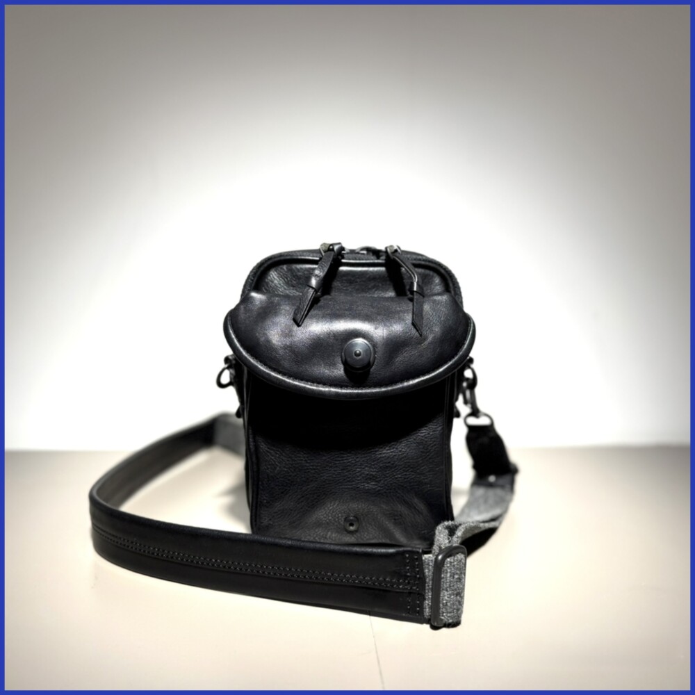 - 👜 新型ショルダーバッグの登場 -