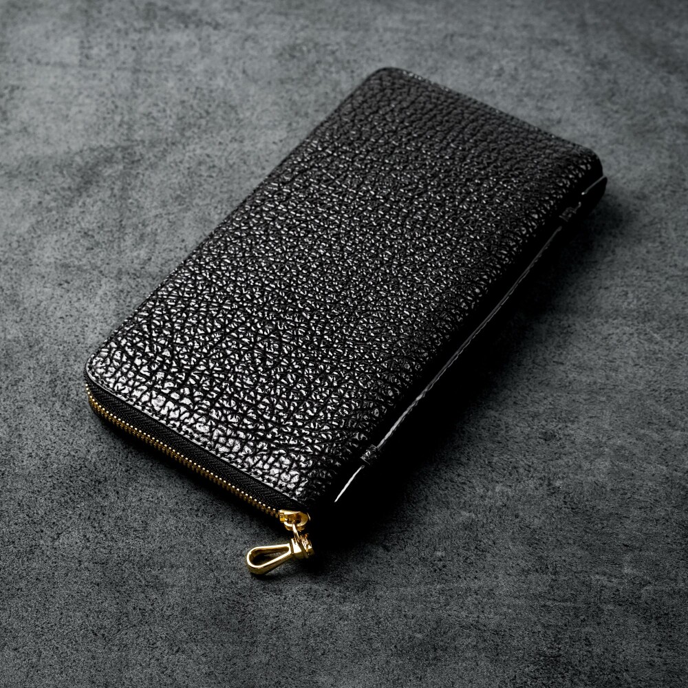 鮫革を使った、他に無い特別な財布 - vol.1 | KUBERA | 大丸梅田店公式 SHOP BLOG