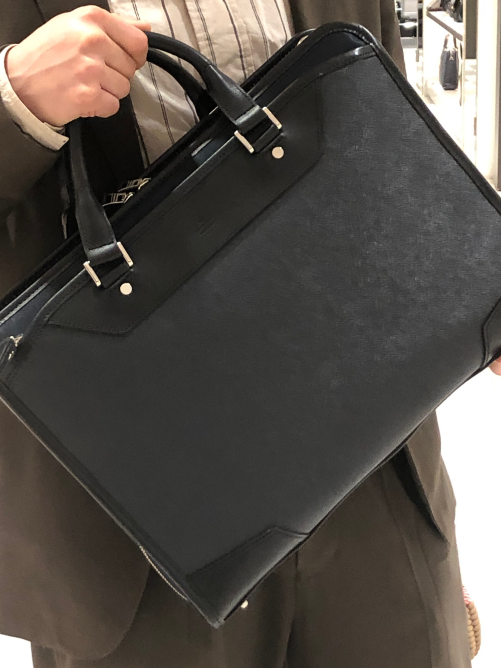 新社会人ビジネスシーンで大活躍AVENUE