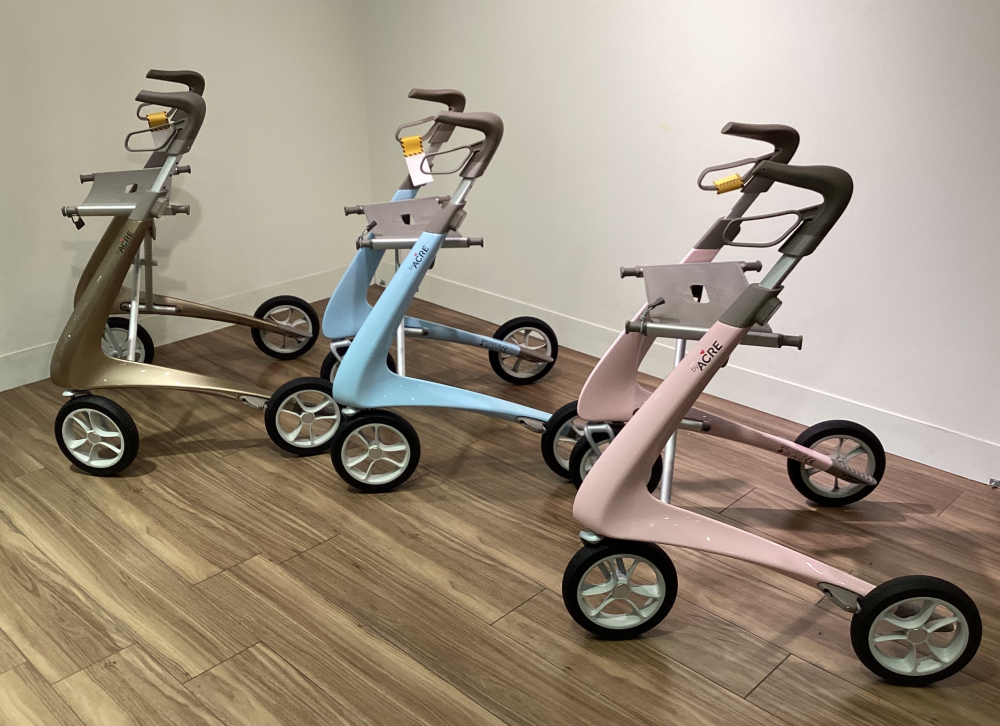 新色登場✨バイエーカー　カーボン・ウルトラライト（屋外・屋内兼用歩行器）