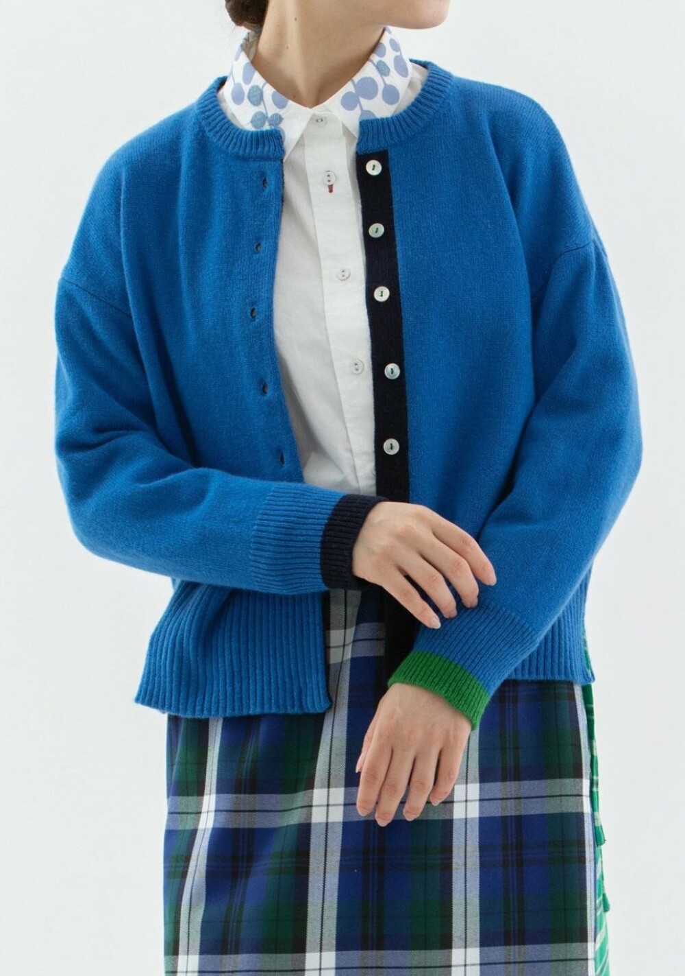 【6階ノップドゥノッド】柔らかい肌ざわりのラムウールカーディガン