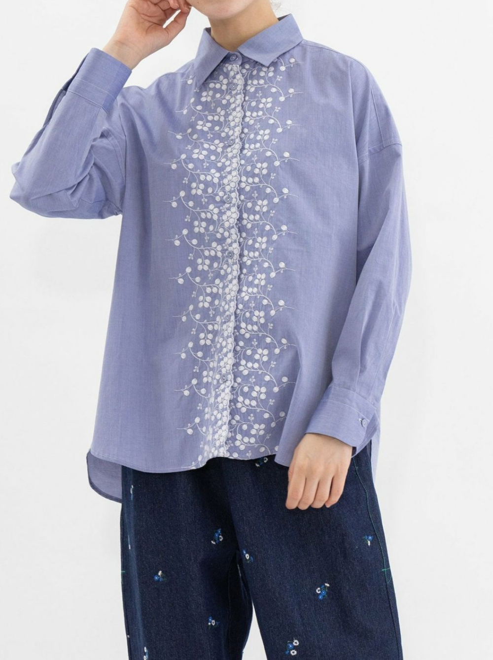 【6階ノップドゥノッド】スカラップ刺繍のオーバーサイズシャツ