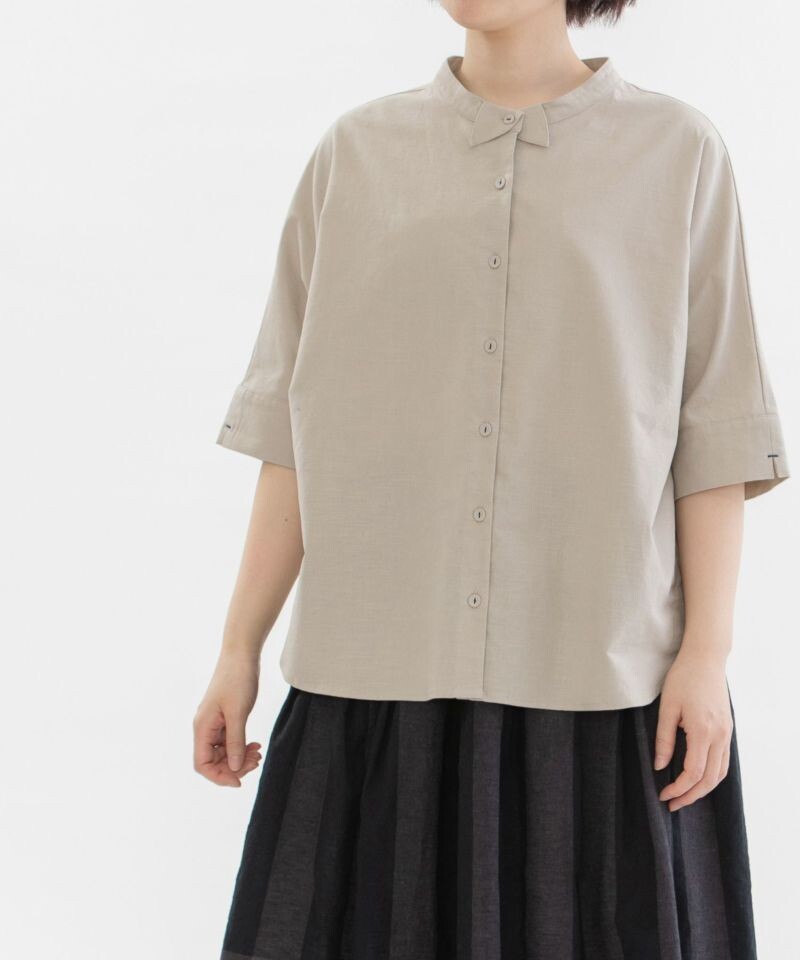 【６階ノップドゥノッド】リボンのようなカットの衿が特徴のシャツ