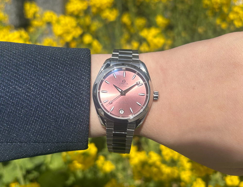 【オメガ】幸せ感香る“春めく”大人のピンクウォッチ