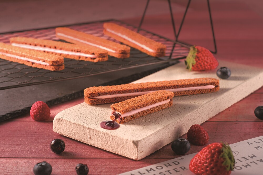 人気のアーモンドマイスタークワトロベリーが再登場🍓