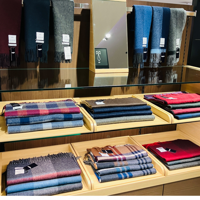 FAIRFAXマフラー入荷してます。