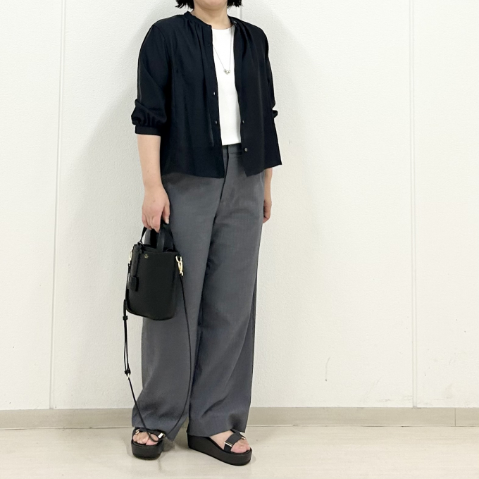 【6F J.PRESS LADIES】トレンドのシアーブラウスでマニッシュスタイル