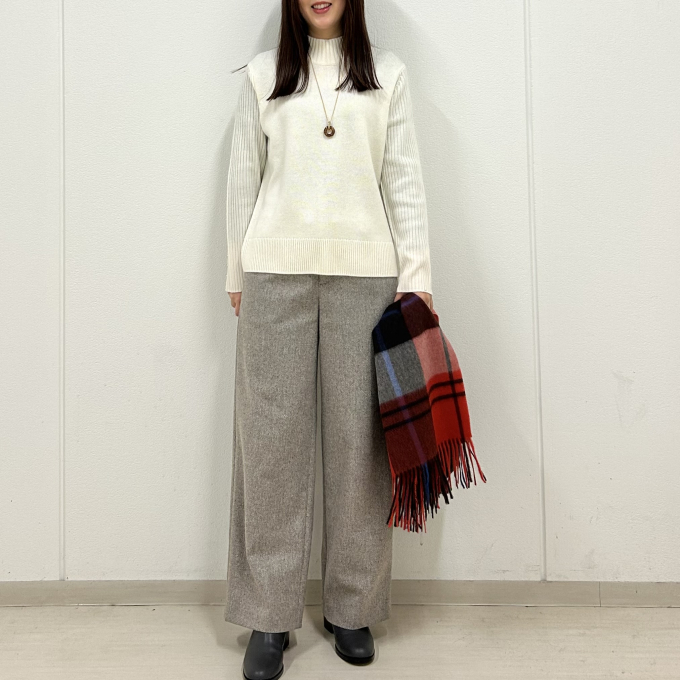 【6F J.PRESS LADIES】柔らかい印象の白ニット