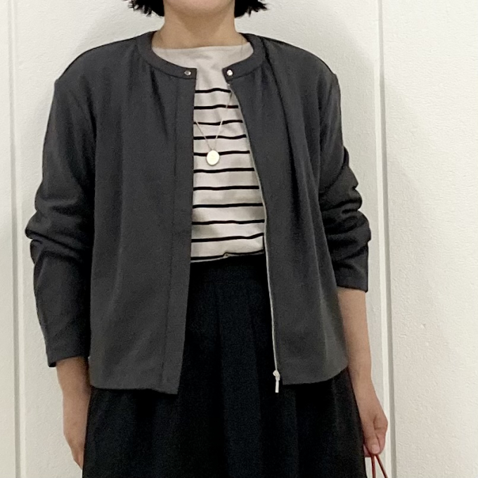【6F J.PRESS LADIES】ギャザーがポイント　ノーカラーブルゾン