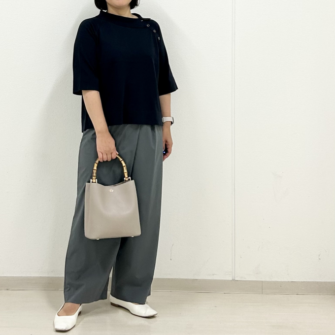 【6F J.PRESS LADIES】ネイビーの襟付きニットで晩夏スタイル