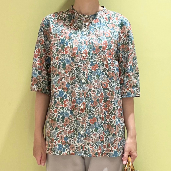 【6F J.PRESS LADIES】レトロなリバティ柄ブラウス