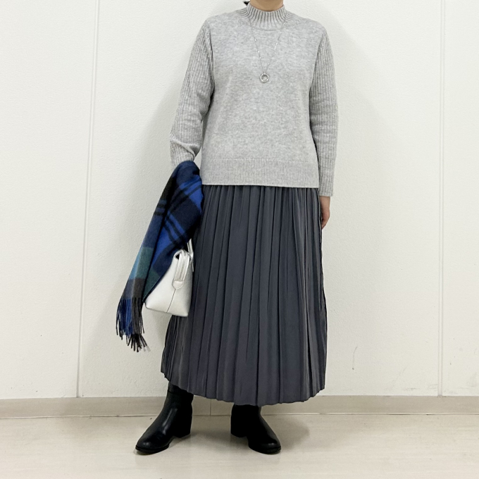 【6F J.PRESS LADIES】シンプルニットをプリーツで女性らしくコーデ