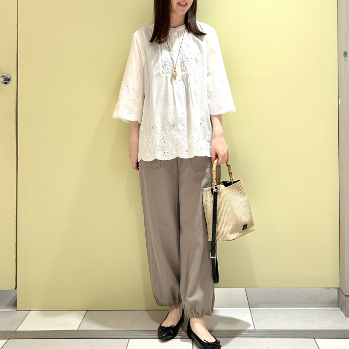 【6F J.PRESS LADIES】華やかな刺繍ブラウス