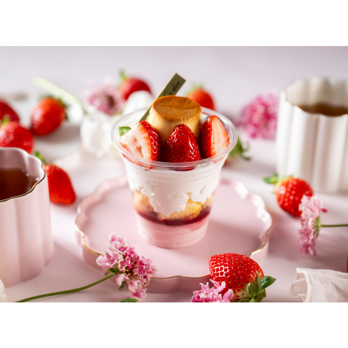 2種のプリンを重ねた 春限定のぜいたくパルフェ🍓