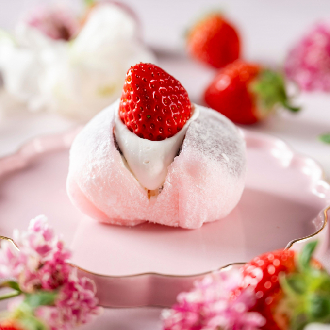 絶品😋　「堂島ロール」のクリームが詰まった苺大福🍓