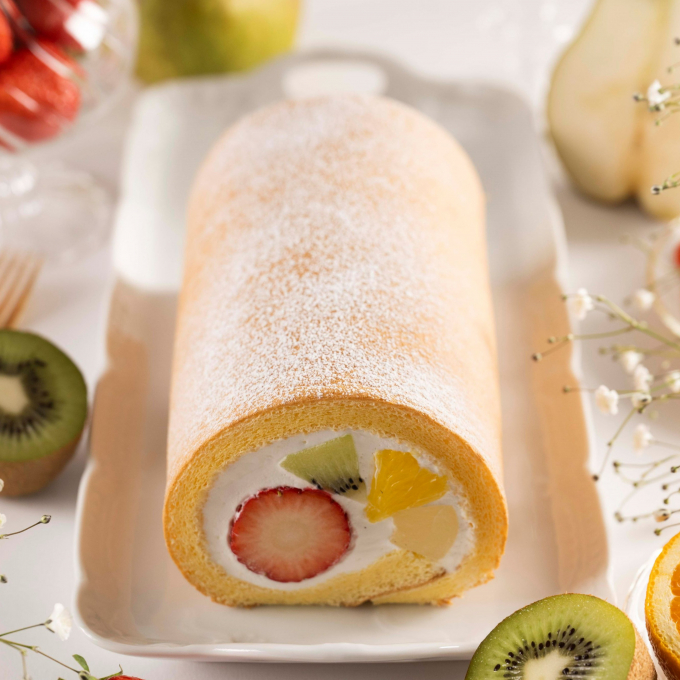 6月末までの期間限定！　フルーツたっぷりな「堂島ロール」🍓🍊🥝🍐