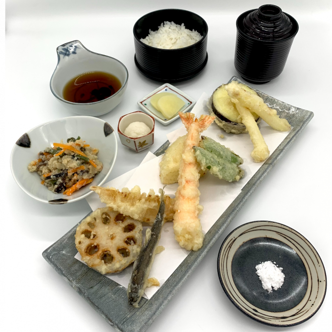 今月おすすめの天ぷら膳『小鮎とホワイトアスパラの天ぷら膳』