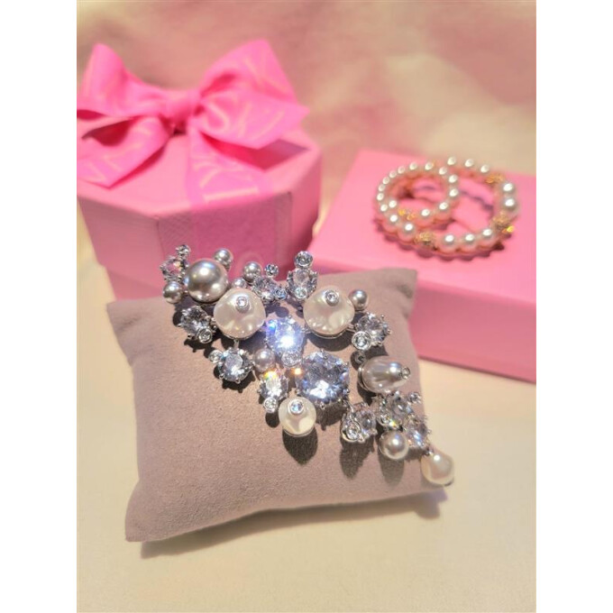 ✨冬のコーディネートにおすすめブローチ✨