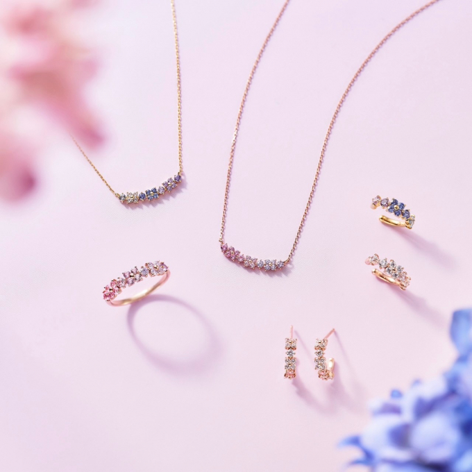 ✨ギフトに大人気お花ピアス✨