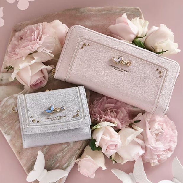 🦋大人気折財布🦋【バタフライビジュー 折財布】
