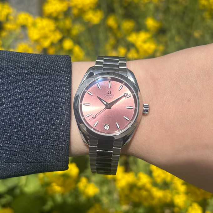 【オメガ】幸せ感香る“春めく”大人のピンクウォッチ